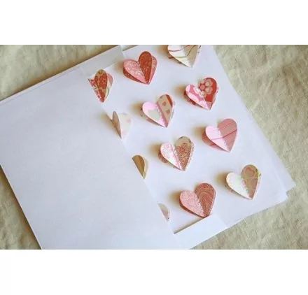 IDEES CREATIVES : Tuto : Réaliser une carte coeurs, par Madiwi IDEES CREATIVES : Tuto : Réaliser une carte coeurs, par Madiwi