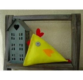 IDEES CREATIVES : Tuto : Réaliser une poule en feutrine sans coutures, par Madiwi