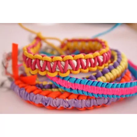 IDEES CREATIVES : Tuto : Réaliser un bracelet scoubidou plat, par Madiwi