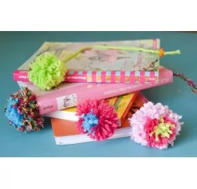 IDEES CREATIVES : Tuto : Réaliser un pompon marque-page, par Maman à tout faire
