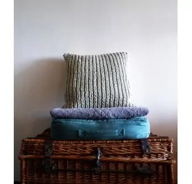 IDEES CREATIVES : Tuto : Réaliser un coussin en tricot, par Wherebeesare