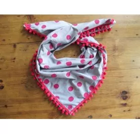IDEES CREATIVES : Tuto : Réaliser un foulard à pois, par A Cardboard Dream