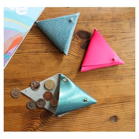 IDEES CREATIVES : Vidéo : Réaliser un porte-monnaie triangle, par A Cardboard Dream