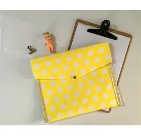 IDEES CREATIVES : Tuto : Réaliser une pochette en toile enduite, par Caro