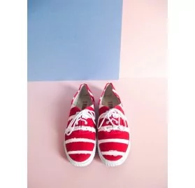IDEES CREATIVES : Tuto : Customiser des tennis, par A Cardboard Dream