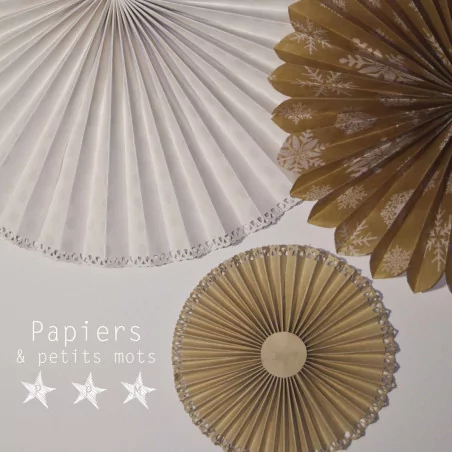 IDEES CREATIVES : Tuto : Réaliser des rosaces de papier avec un contour en dentelle, par Laure