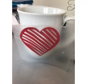 Tuto vidéo : Personnaliser un mug avec du vinyle adhésif découpé à la Silhouette