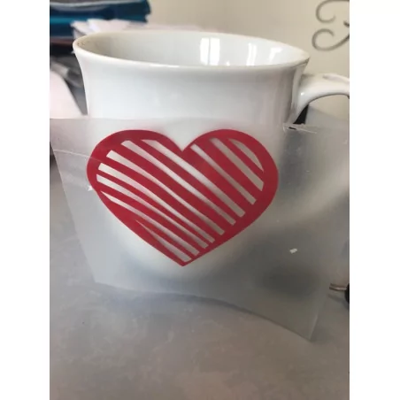 Tuto vidéo : Personnaliser un mug avec du vinyle adhésif découpé à la Silhouette